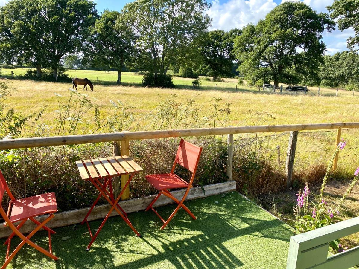 Holly Tree Cottage - 3 Bedrooms And Large Garden With Optional Glamping Double Outside Lymington Exterior foto