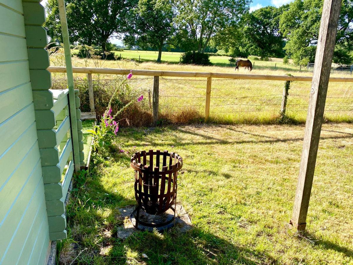 Holly Tree Cottage - 3 Bedrooms And Large Garden With Optional Glamping Double Outside Lymington Exterior foto
